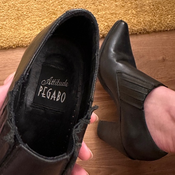 Vintage Leather Heeled ankle boots - Picture 5 of 5